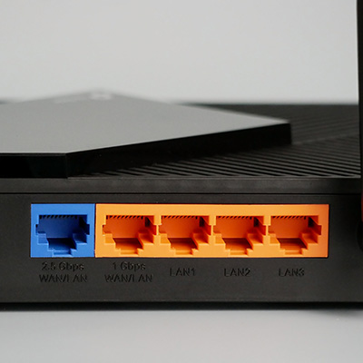 Structured cabling router with multiple Ethernet ports and WAN connection.